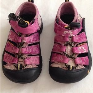 Toddler Keen sandals-size 8